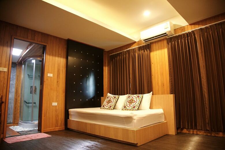Hotel Poohbar Resort & Lotusdive