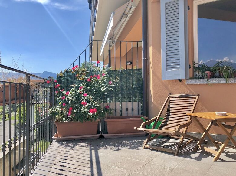 Apartamento Appartamento Vista Lago Red & Grey