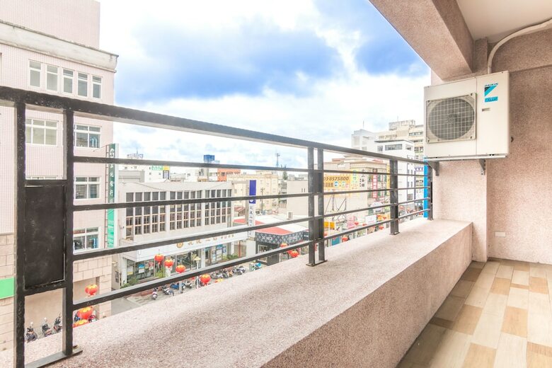 Hotel Jhongshan Building Bed And Breakfast