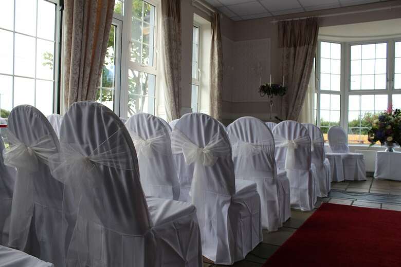 Lake House Hotel