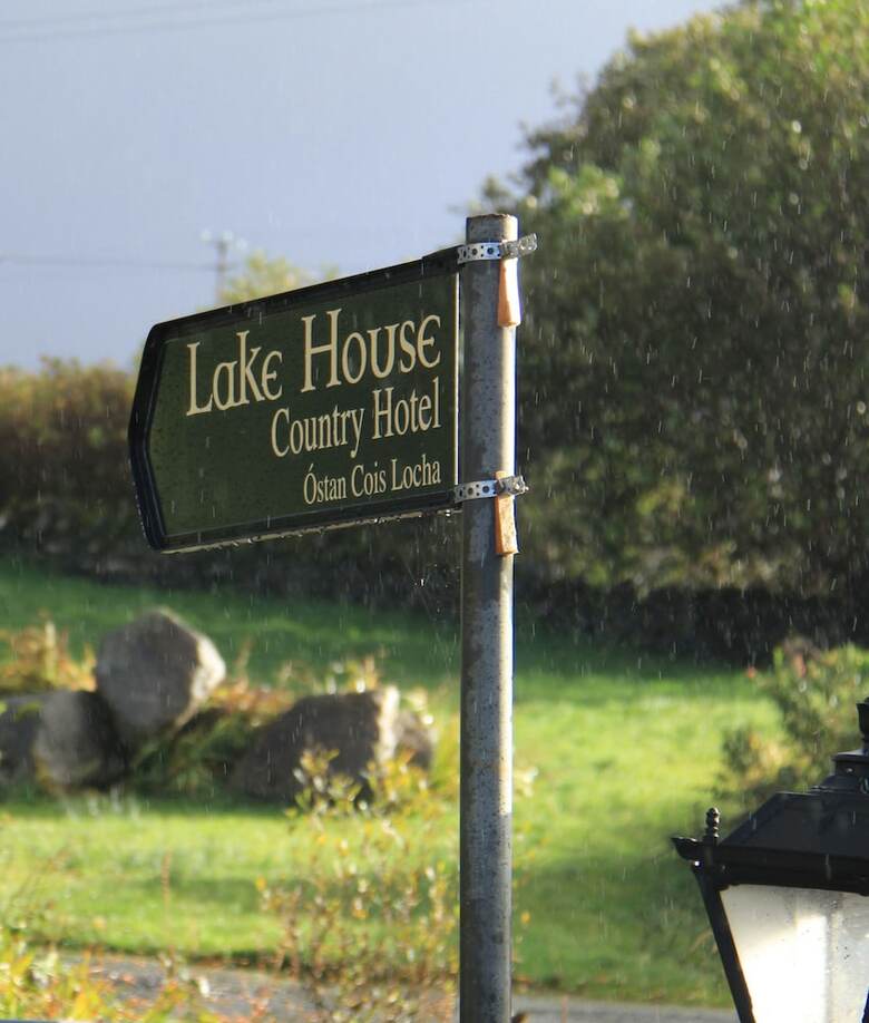 Lake House Hotel