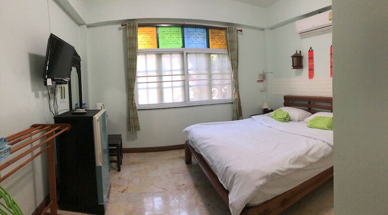Hotel Heun Baan Rong Khun Resort