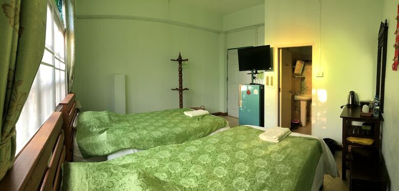 Hotel Heun Baan Rong Khun Resort