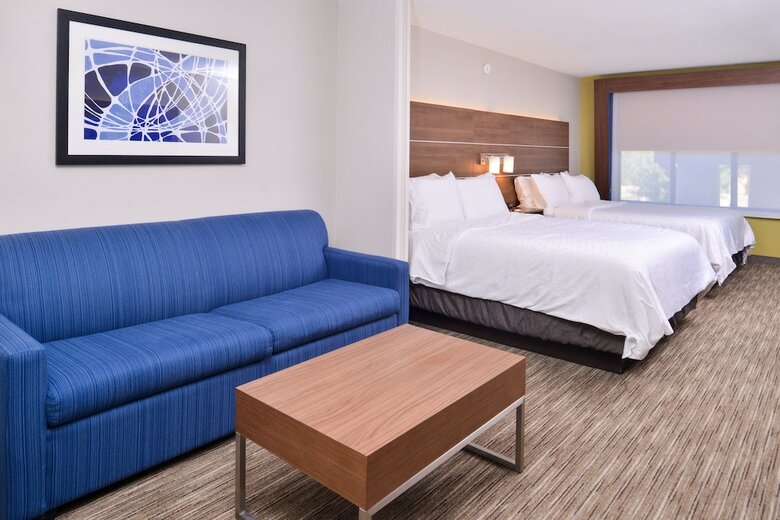 Holiday Inn Express Hotel & Suites Selma