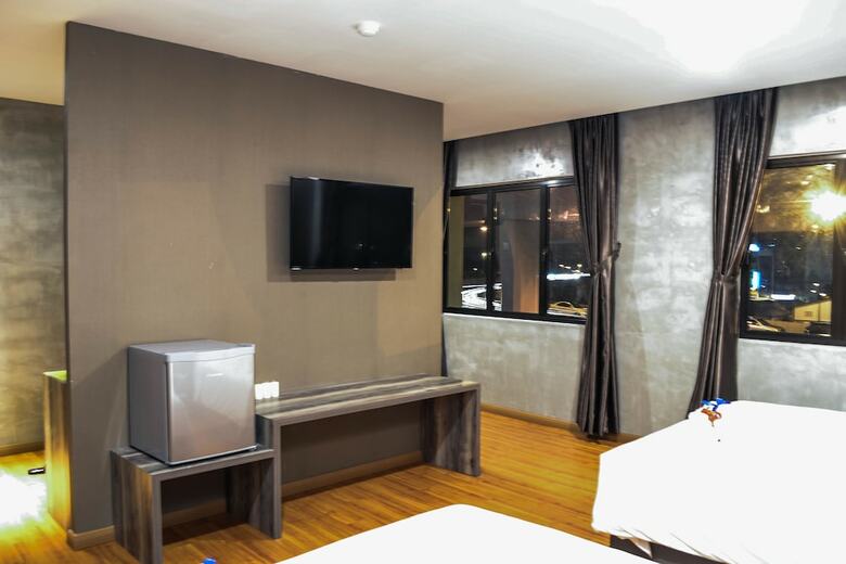 Insta Hotel