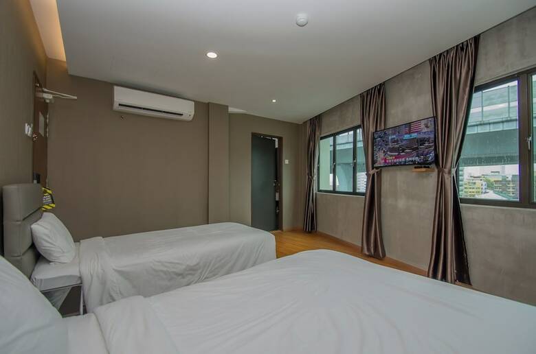 Insta Hotel