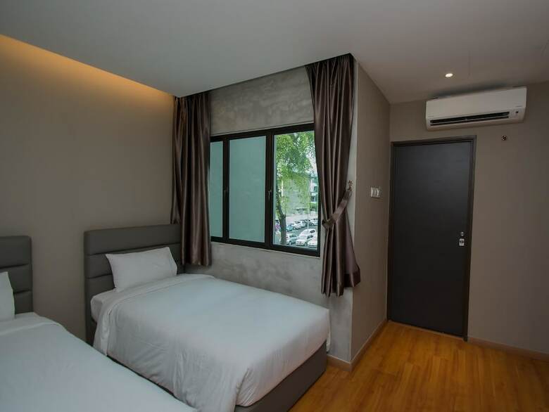 Insta Hotel