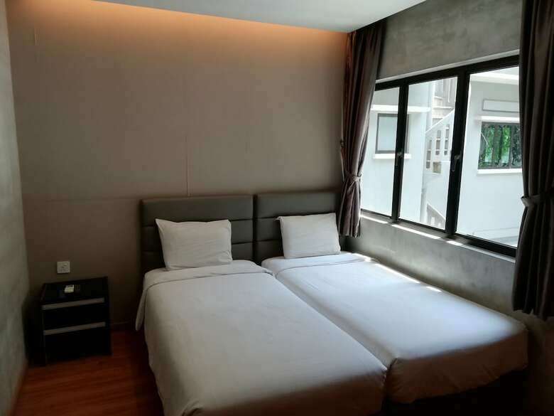 Insta Hotel