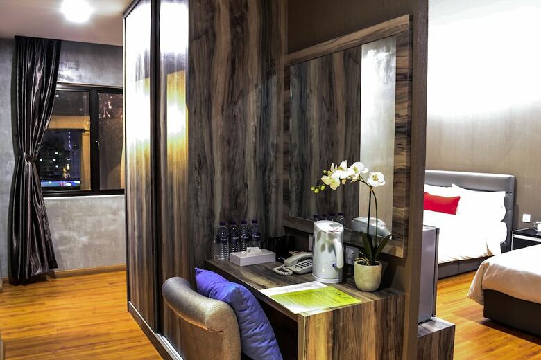 Insta Hotel