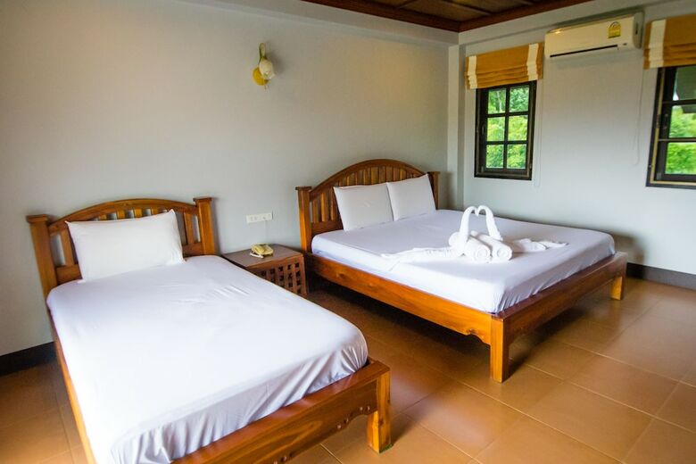 Hotel Baanrimnam Resort Trat