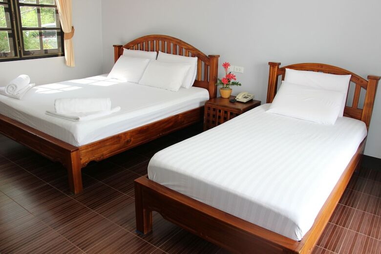 Hotel Baanrimnam Resort Trat