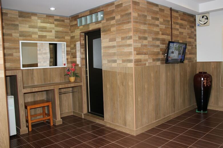 Hotel Baanrimnam Resort Trat