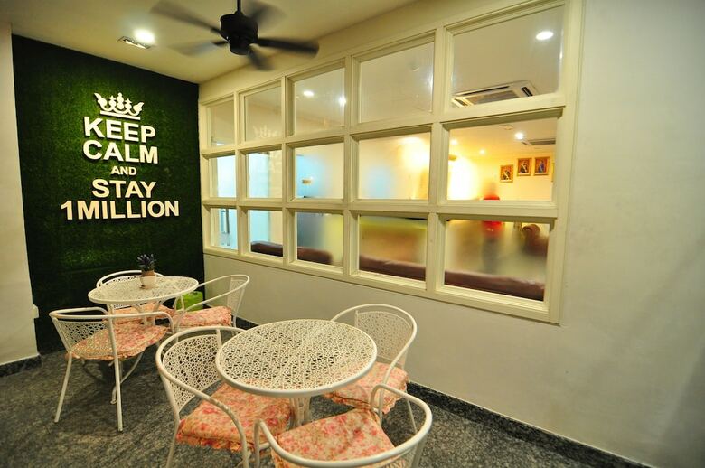 1 Million Hotel