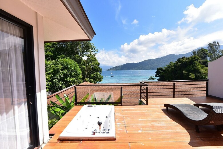 Hotel Asara Private Beach Resort