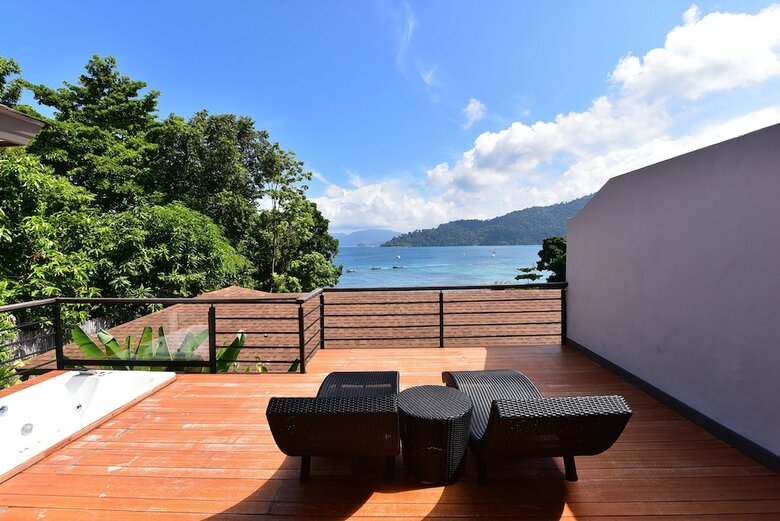 Hotel Asara Private Beach Resort