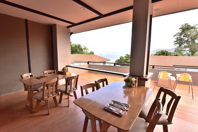 Hotel Asara Private Beach Resort
