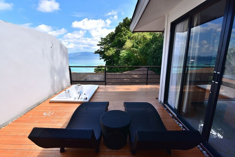 Hotel Asara Private Beach Resort
