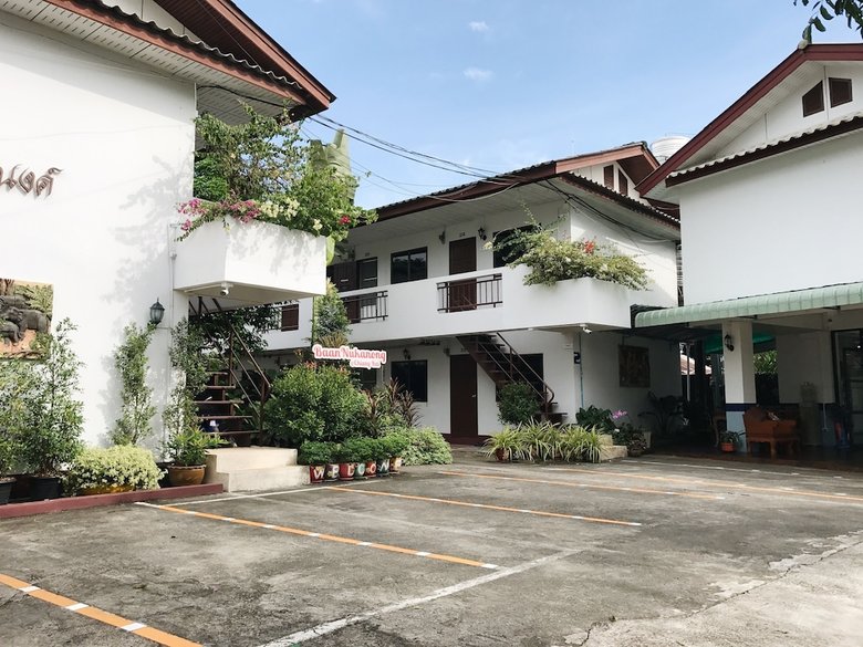 Hotel Baan Nukanong Guesthouse