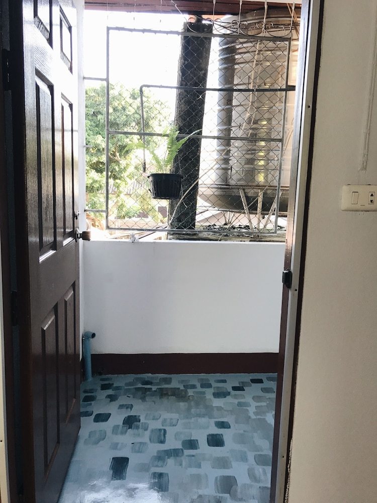 Hotel Baan Nukanong Guesthouse