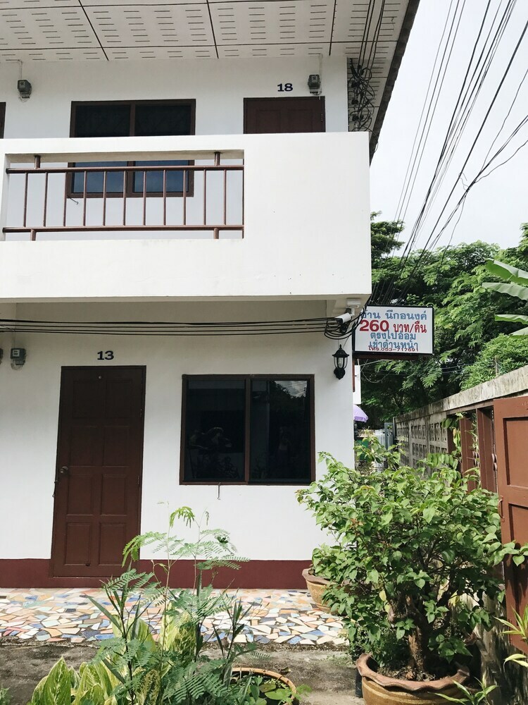 Hotel Baan Nukanong Guesthouse