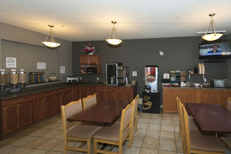 Hotel Lakeview Inns & Suites - Fort Nelson