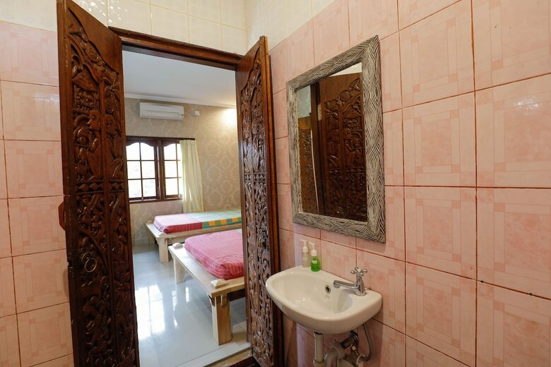 Bed & Breakfast Warji House 1