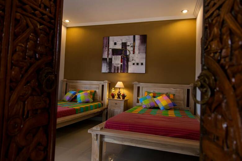 Bed & Breakfast Warji House 1