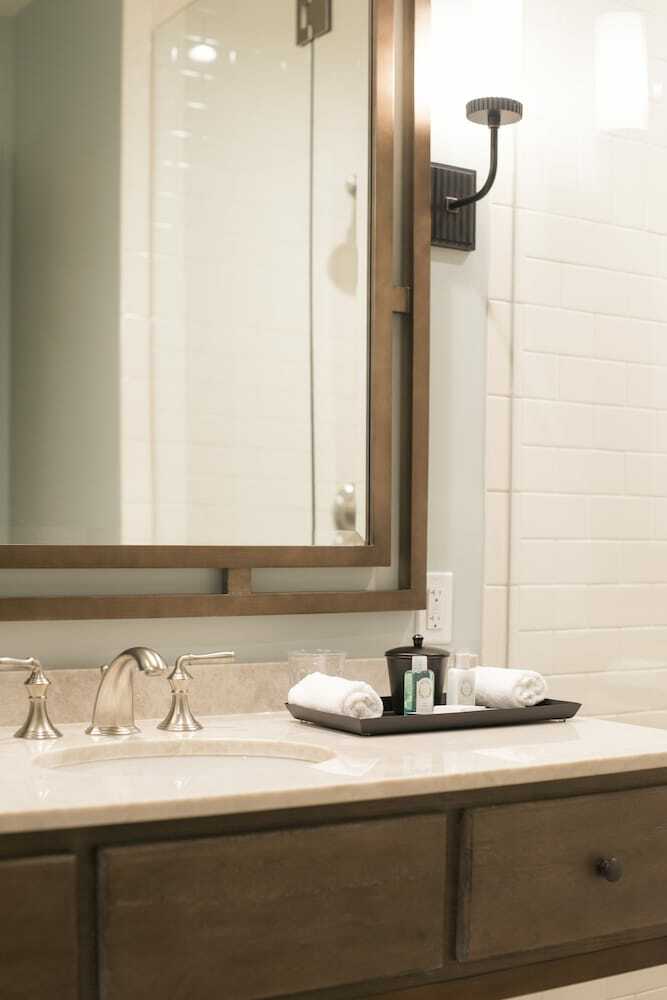 Nopsi Hotel, New Orleans