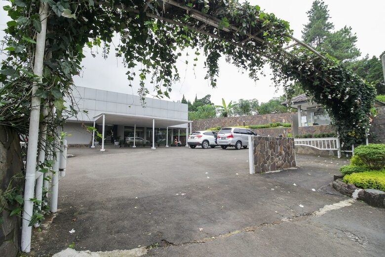 Hotel Airy Cisarua Raya Puncak Km 85 Bogor