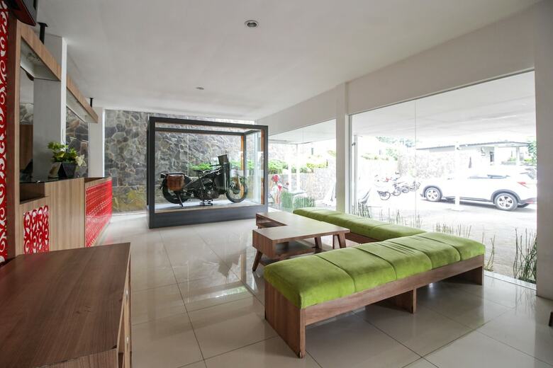 Hotel Airy Cisarua Raya Puncak Km 85 Bogor