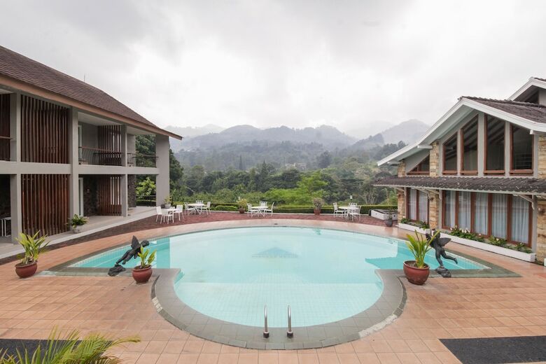 Hotel Airy Cisarua Raya Puncak Km 85 Bogor