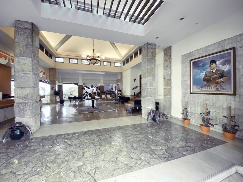 Topas Galeria Hotel