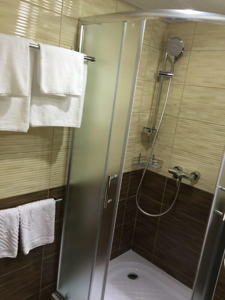 Stony Island Hotel At Blagodatnaya