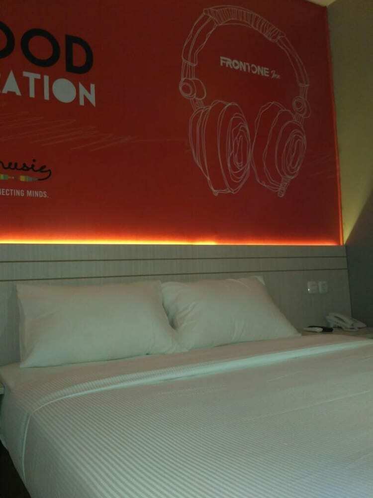 Posada Front One Inn Sidoarjo