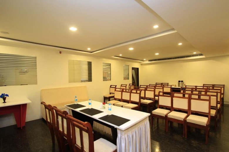 Hotel Ni Ambaari Suites