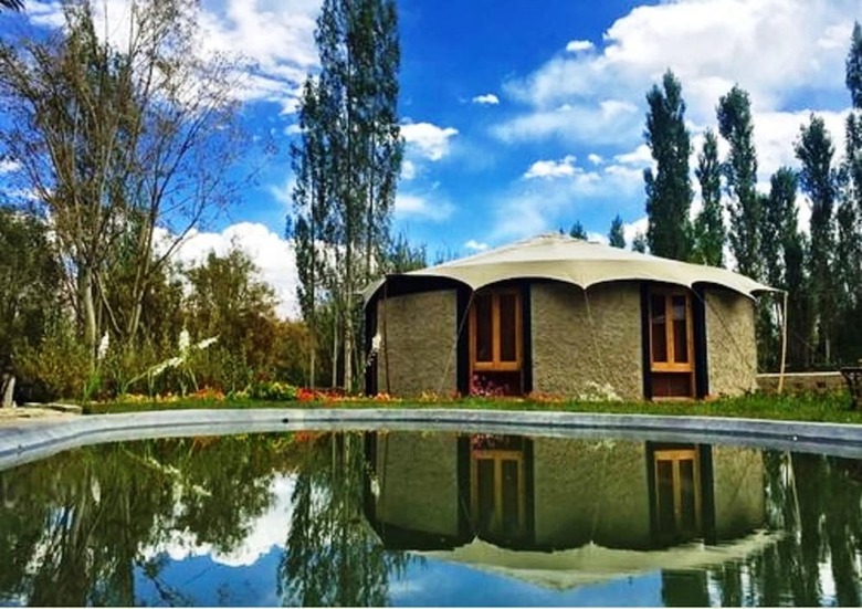 Hotel Mystique Meadows Earth Homes