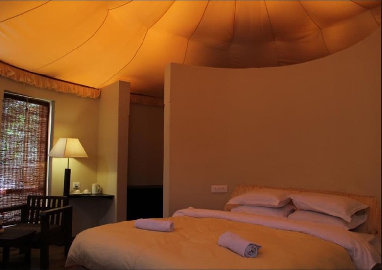 Hotel Mystique Meadows Earth Homes