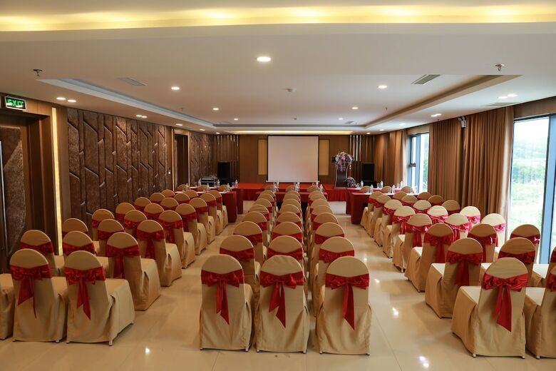 Muong Thanh Grand Con Cuong Hotel