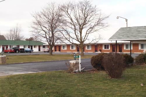 Colonial Motel