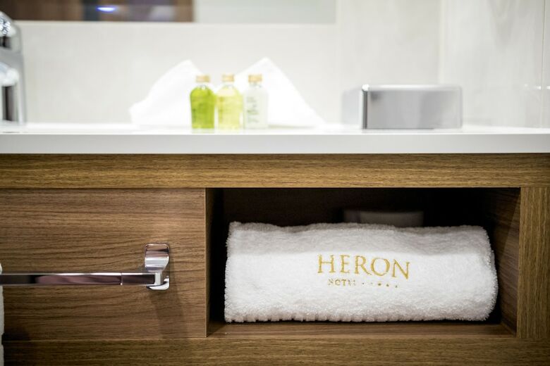Heron Live Hotel