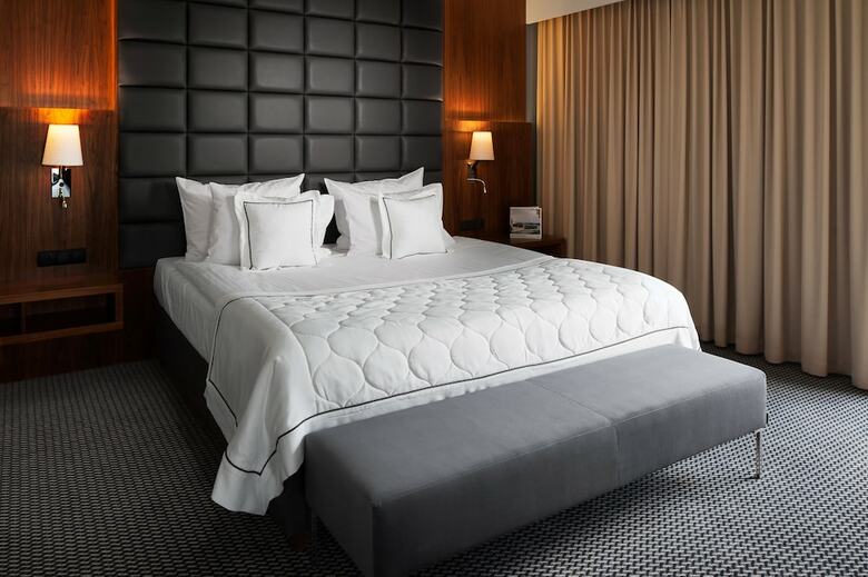 Heron Live Hotel