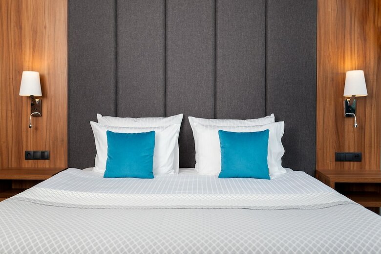 Heron Live Hotel