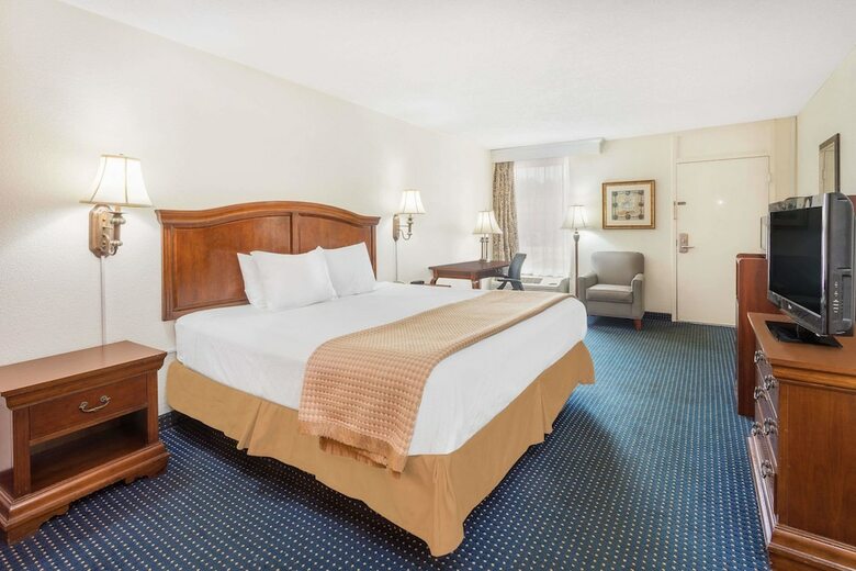 Hotel Baymont By Wyndham Rocky Mount I-95