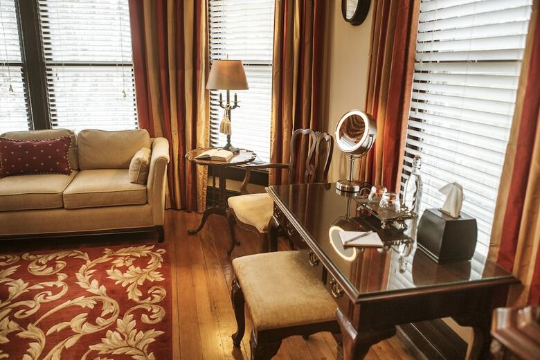 Biltmore Village Inn Bed And Breakfast