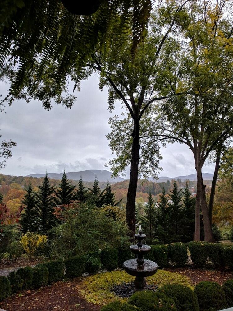 Biltmore Village Inn Bed And Breakfast