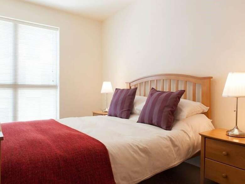 Sunny Apartment Off Grand Canal Square Dublin 2