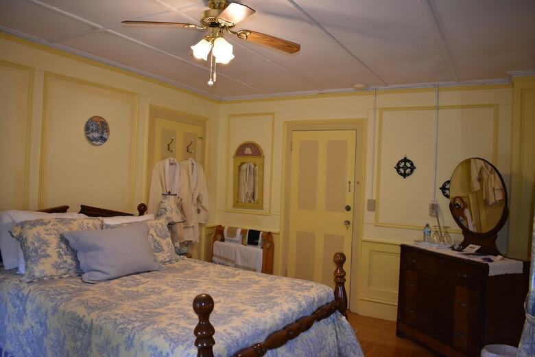 Bed & Breakfast Harbour House Inn
