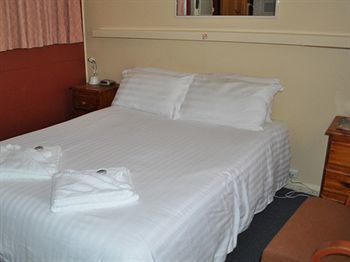 Hotel Red Cedar Motel