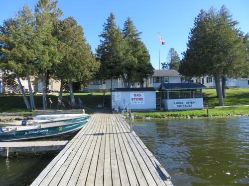 Lunge Haven Cottages & Boating Club