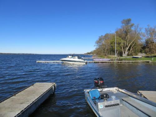 Lunge Haven Cottages & Boating Club